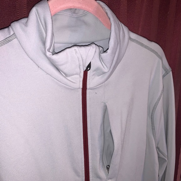 Mens Lululemon jacket. Excellent condition. Zipper pockets. Size large - Picture 11 of 11
